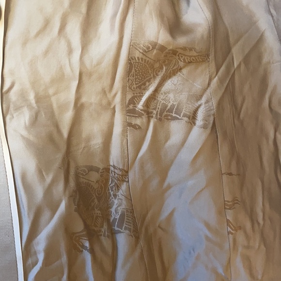 Burberry Classic Lo Trench Coat - Picture 15 of 15